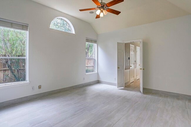 Building Photo - 5634 Heather Run Dr