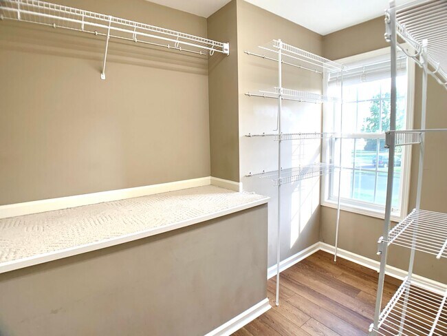 Building Photo - 2553 Emerald Ct