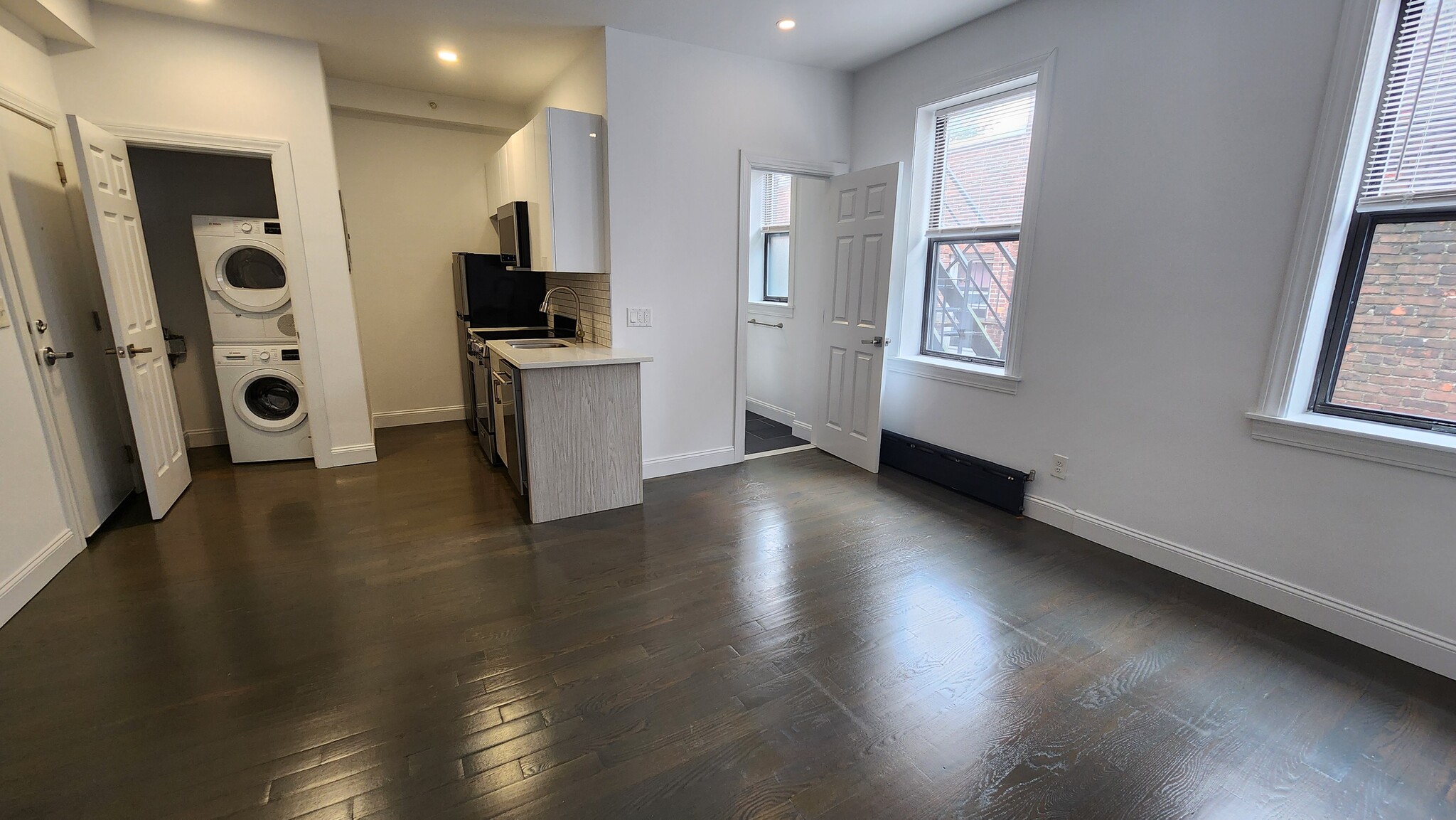 Building Photo - 52 Queensberry St