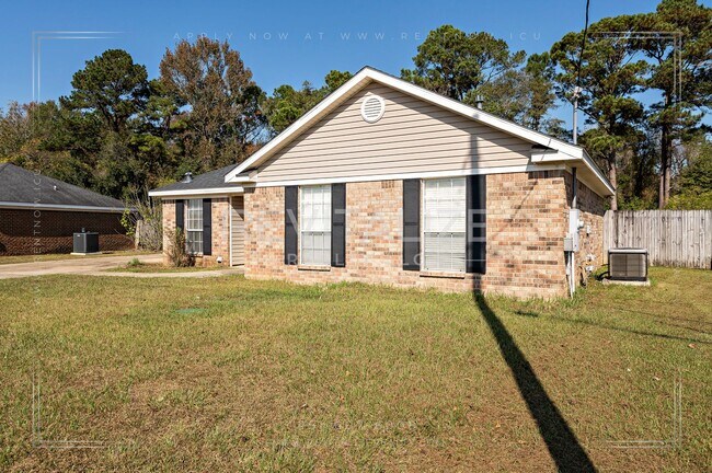 Primary Photo - Charming 3-Bed 2-Bath Brick Home in West Mobile