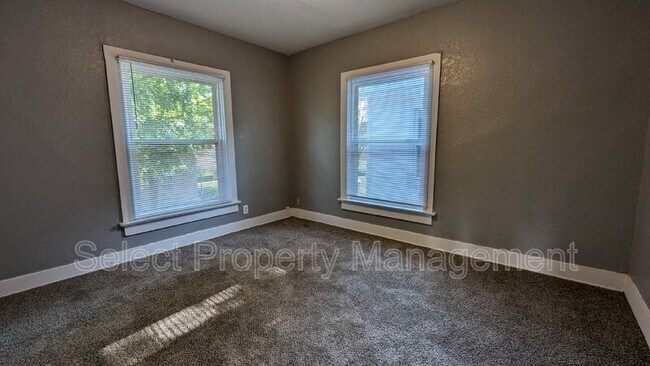 Building Photo - 1115 Maple Ave