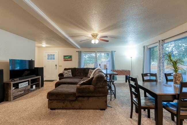 Building Photo - Hot Tub, Heated 3-Car Garage, Pet-Friendly, Enclosed Yard With Privacy Fence