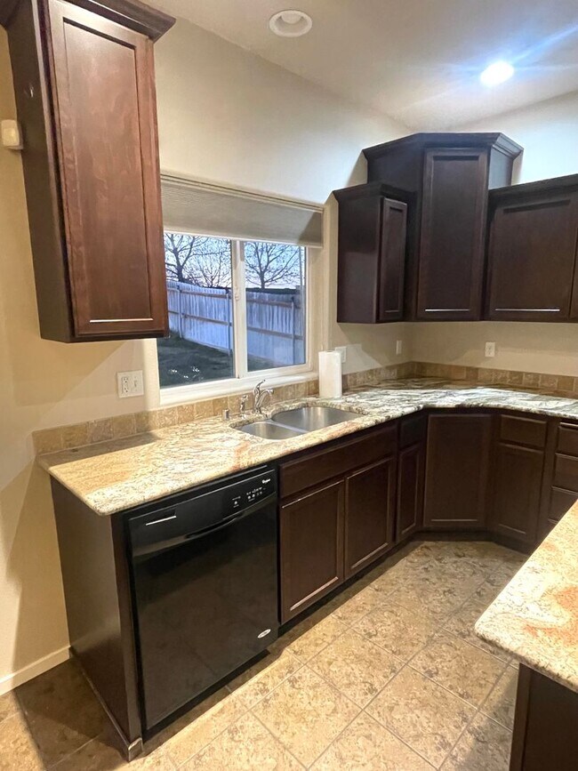 Building Photo - Charming Very Spacious 2-Story Home for Rent in Pasco, WA – Ideal Location Off Road 68!