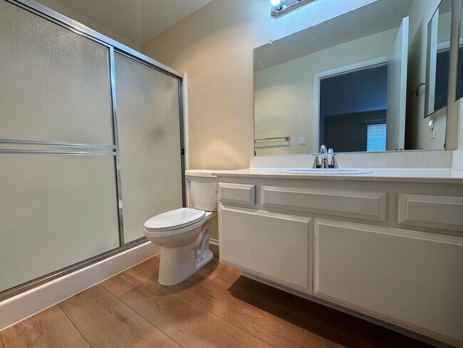 Building Photo - Beautiful 2+1.75 Upstairs Condo in Desirable Parkside Community **MOVE-IN SPECIAL!**