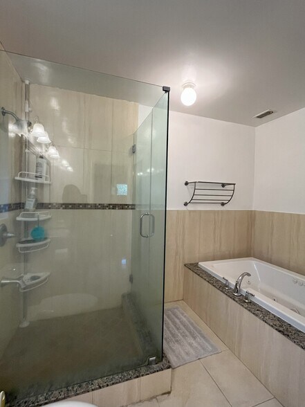 Building Photo - 2308 Henrietta Ave