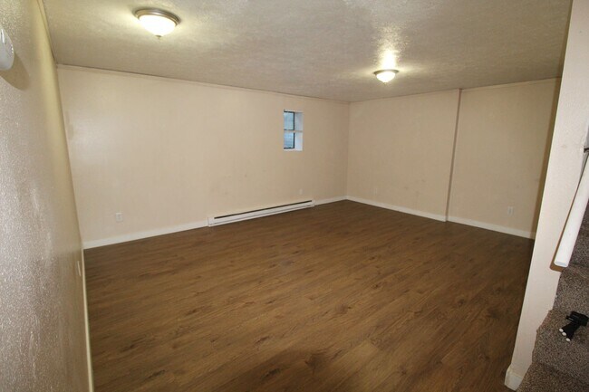 Building Photo - 623 E Sanson Ave