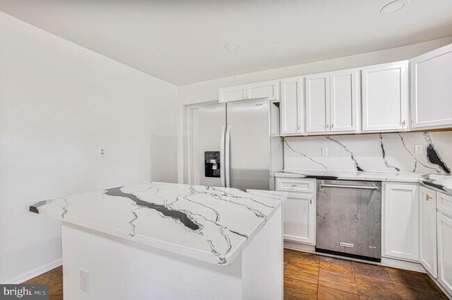 Building Photo - 11813 Macon St