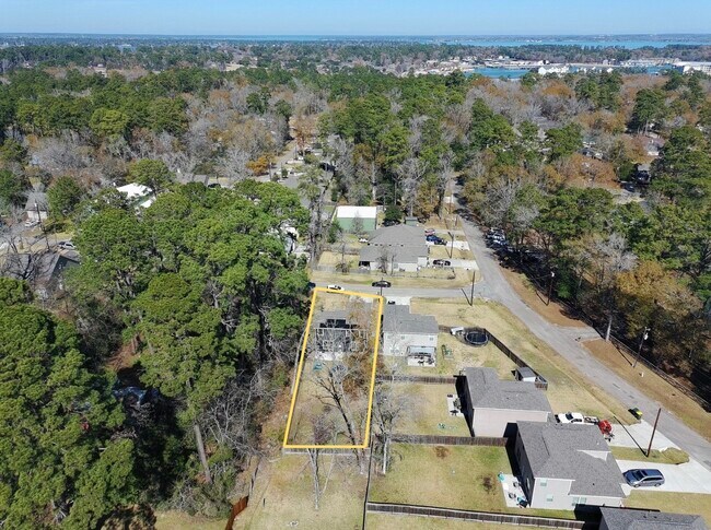 Building Photo - 804 Pearl River