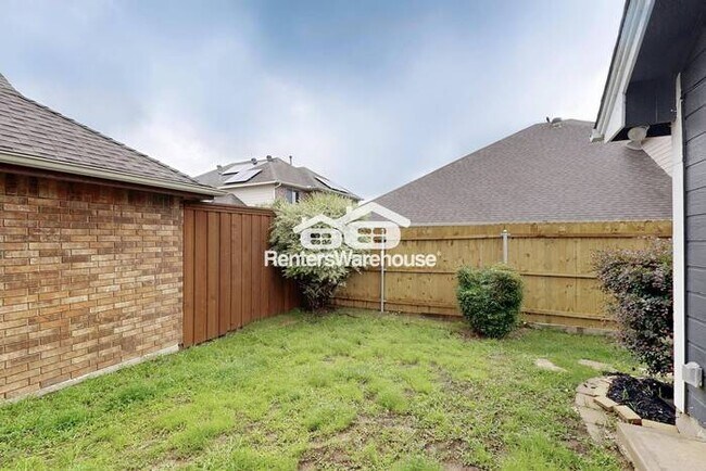 Building Photo - MOVE IN READY - 3BED/2.5BATH - CARROLLTON ...