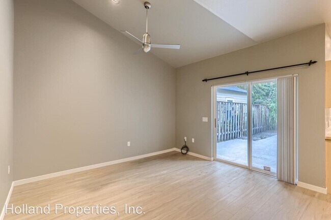 Building Photo - 3 br, 2 bath House - 8131 NE Wilkins St