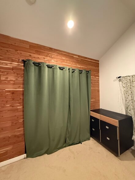 Building Photo - 9239 Woodlawn Ave N