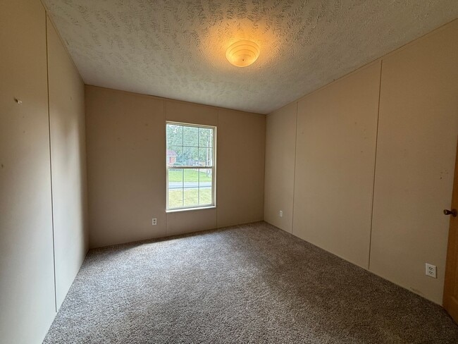 Building Photo - 3bed/2ba Single Family Home