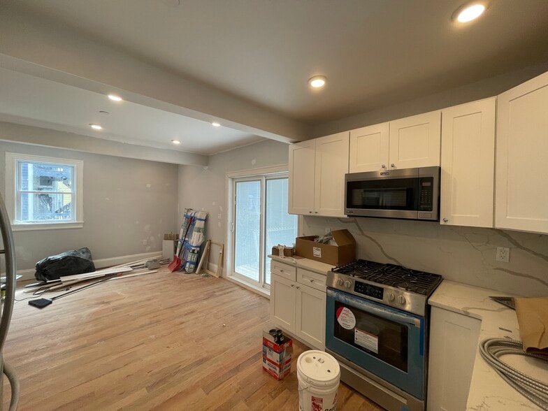 Building Photo - 158 Morrison Ave