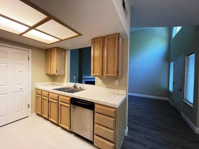 Building Photo - 2546 Alveswood Cir