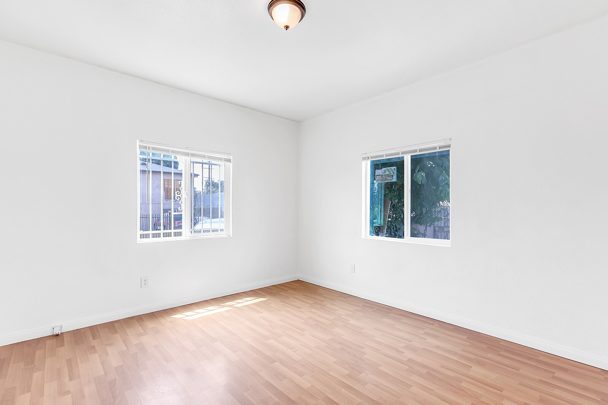 Building Photo - 321 E 84th St