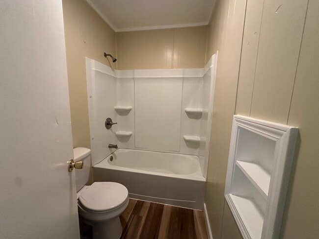 Building Photo - Welcome to this charming 2-bedroom, 1-bath...
