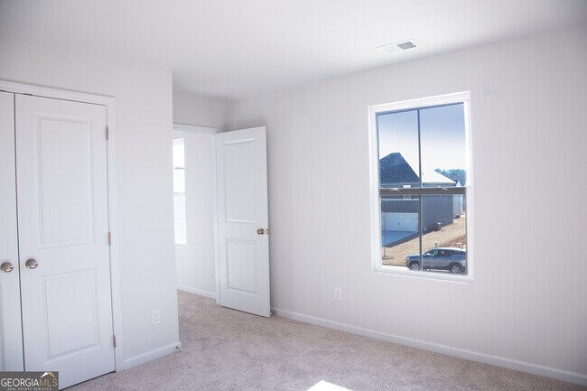 Building Photo - 19 Springwood Ln