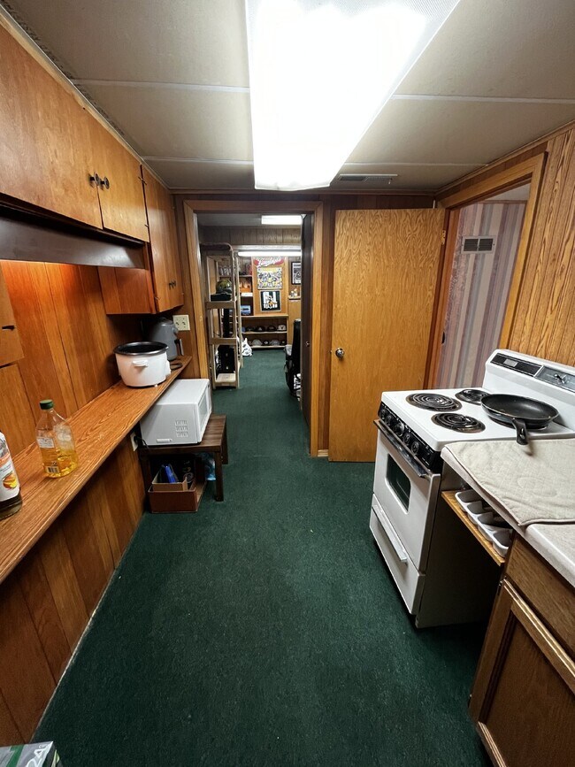 Building Photo - 1 bedroom near UWEC Available June 1st!