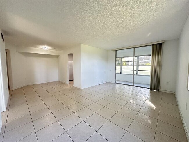 Building Photo - 9401 Lime Bay Blvd