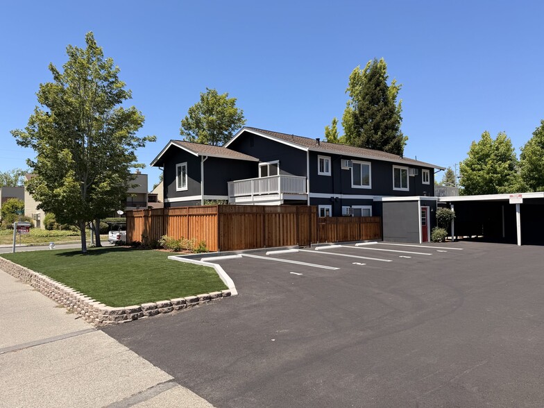Building Photo - 2304 Maher Dr