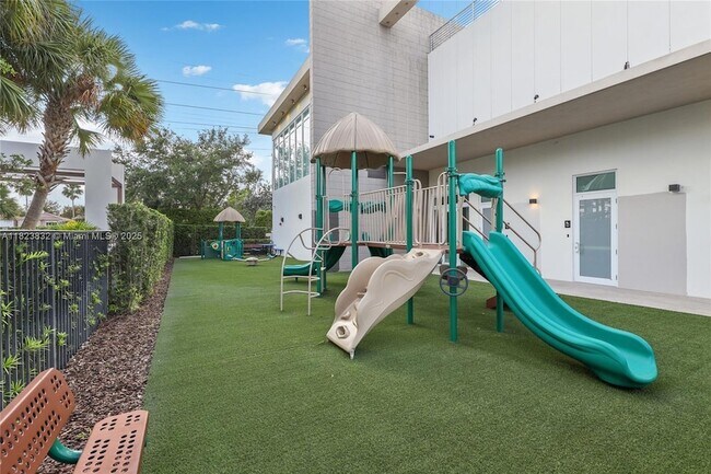 Building Photo - 10445 NW 68th Terrace