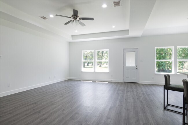 Building Photo - 336 Autumn Ln