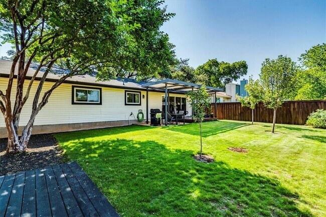 Building Photo - 11422 Bristle Oak Trail