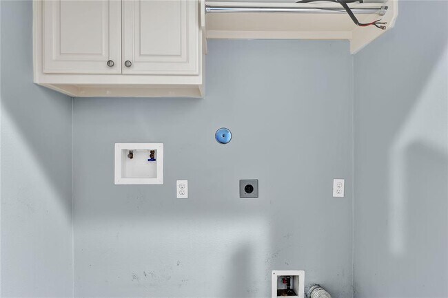 Building Photo - 4631 Regent Manor Dr