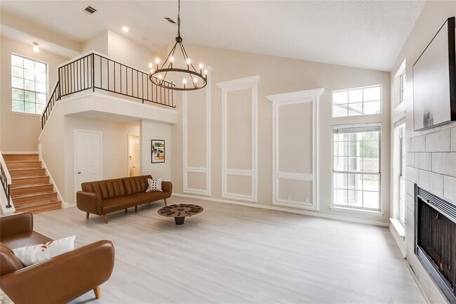 Building Photo - 1002 Oakridge Dr