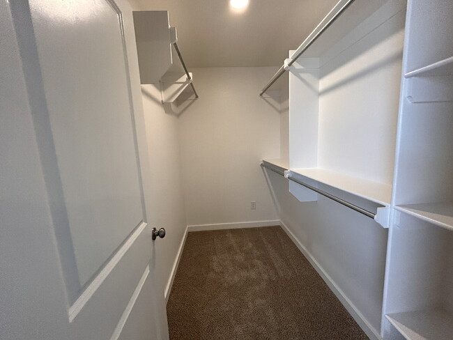 Building Photo - 3 Bedroom 2 Bathroom