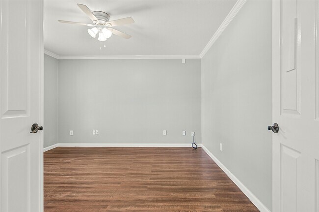 Building Photo - 313 Winding Oak Ln S
