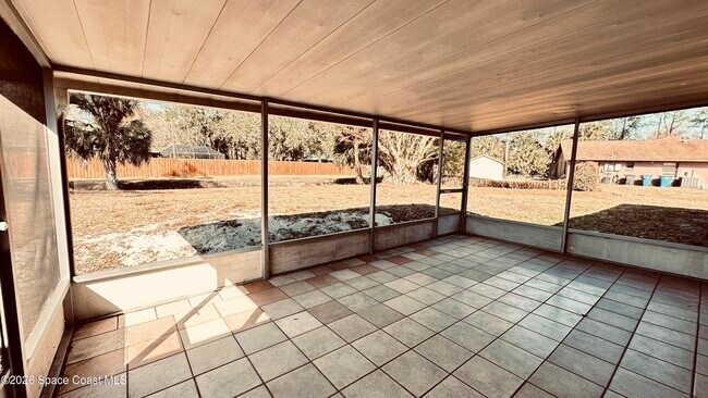 Building Photo - 301 Nesbitt St