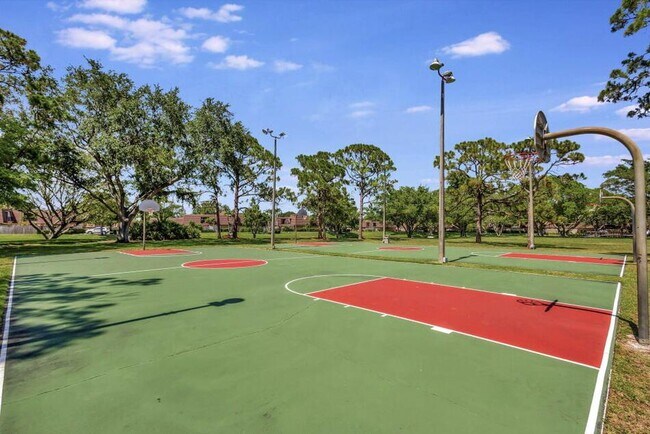 Building Photo - 417 4th Ln