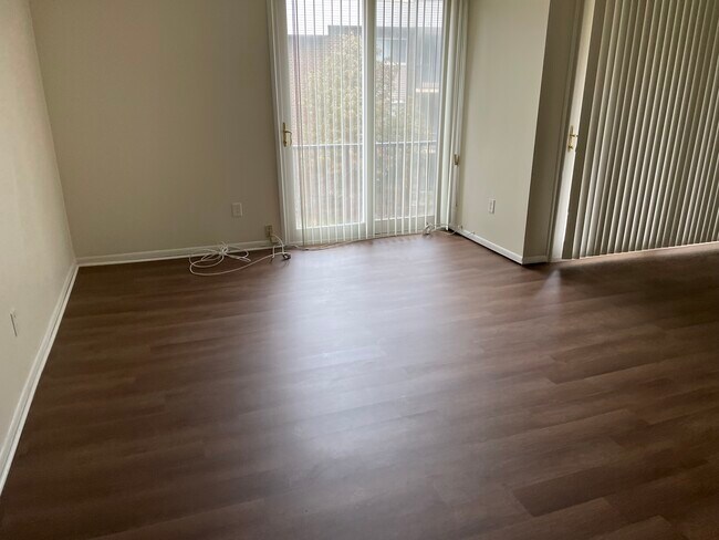 Living room - 10222 Prince Plz