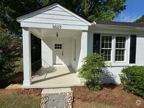 Building Photo - Historic Earlewood Bungalow
