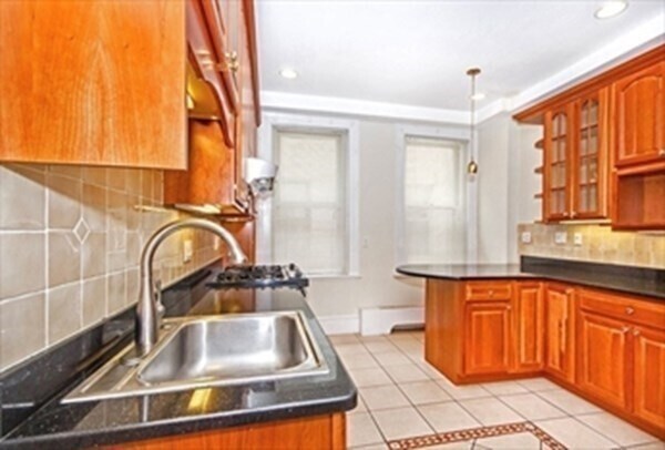 Building Photo - 1056 Beacon St