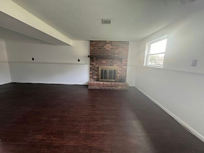 Building Photo - 6401 Brambleton Rd