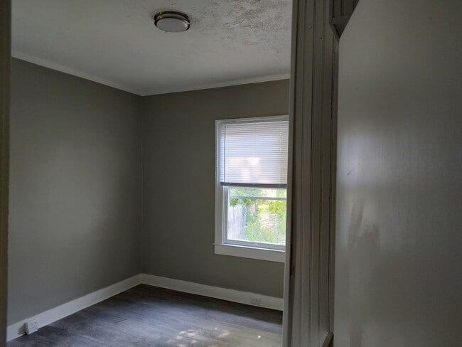 Building Photo - 4BR/2BA House-LEASING SPECIAL MOVE IN BY 1/1/2026 ** 1/2 price Security Deposit and 2nd month free