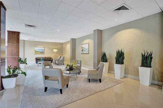 Building Photo - 4250 Galt Ocean Dr