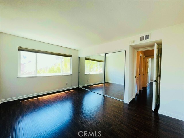 Building Photo - 5815 Calmfield Ave