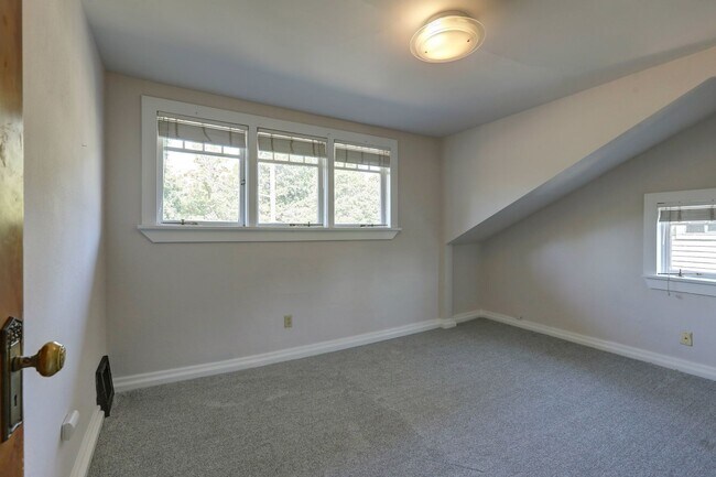 Building Photo - 824 NE Ravenna Blvd