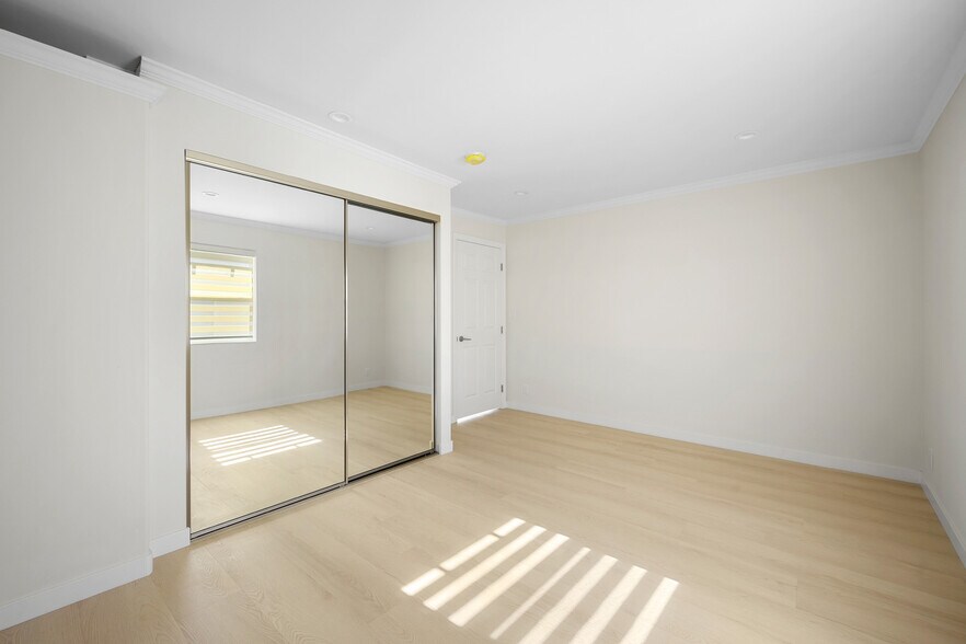 Building Photo - 5228 Auckland Ave