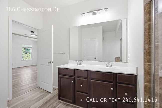 Building Photo - 386 Chessington Dr