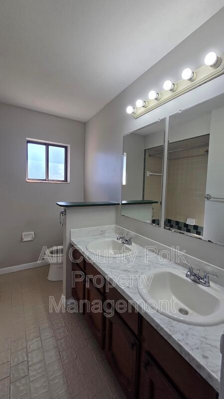 Building Photo - 257 Leelon Rd