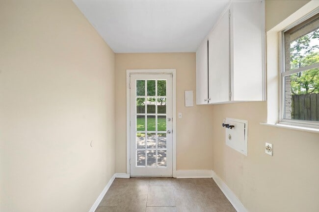 Building Photo - Spacious 4-Bedroom, 2-Bath Home in Texas C...