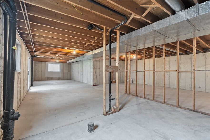 Building Photo - 717 Woodridge Dr