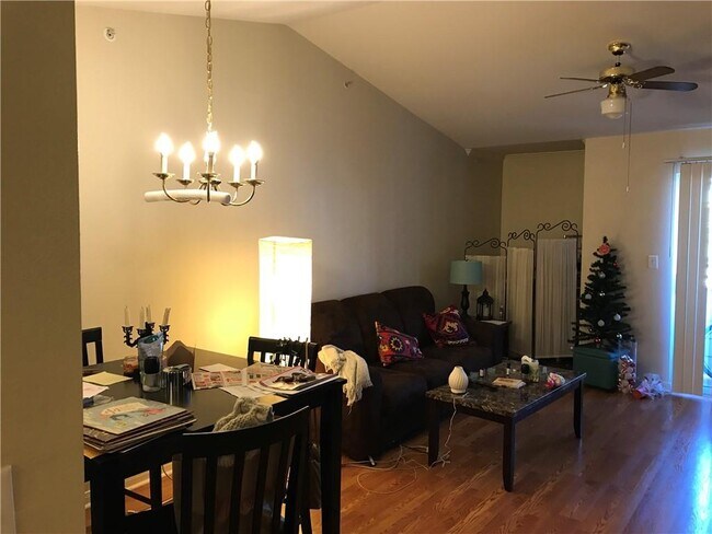 Building Photo - 501 W 26th St