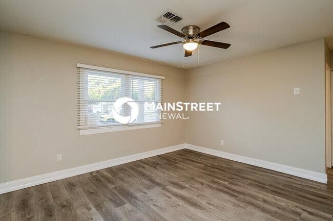 Building Photo - 3 Bedroom Pet-Friendly Home in clearwater, FL with Main Street Renewal