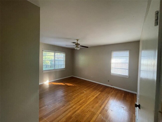 Building Photo - 1703 McFarland St