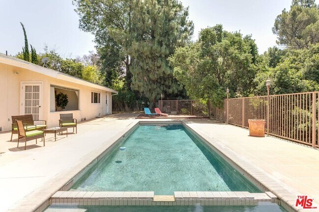 Building Photo - 3401 Alginet Dr